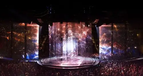 这场音乐会像科幻小说一样无人机360环绕舞台