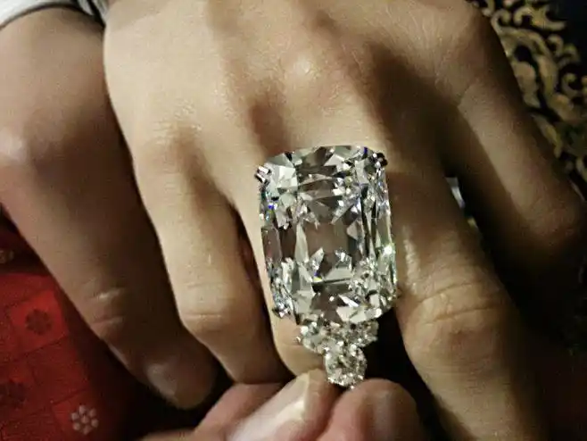 这颗76克拉的巨型钻石名为"约瑟夫大公爵美钻"(archduke joseph