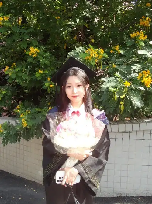 青春是无解的命题#学生时代 #毕业季 #女大学生 #学士服 - 抖音