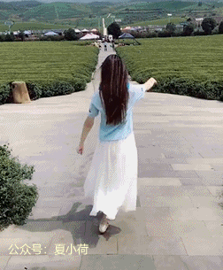 爆笑gif趣图段子:等我有钱了,也要走出这种六亲不认的步伐