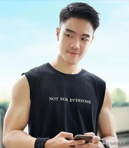 男生能够把额头露出来,是一种很自信的表现.
