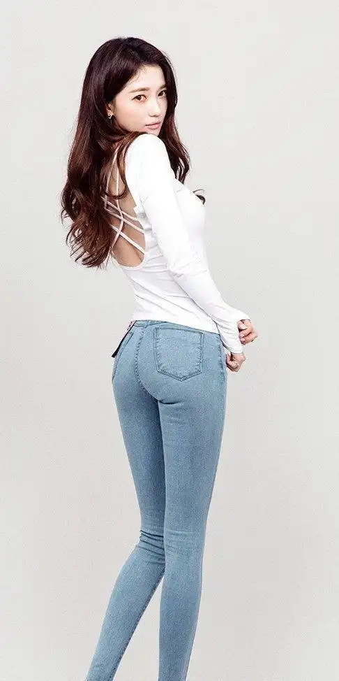 搭配牛仔裤,穿出格调的女神魅力,清纯气质很完美!