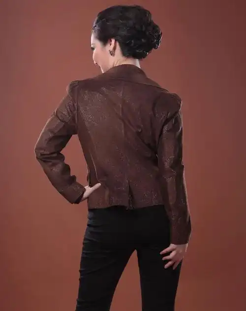 咖啡色优雅时尚真皮长袖外套