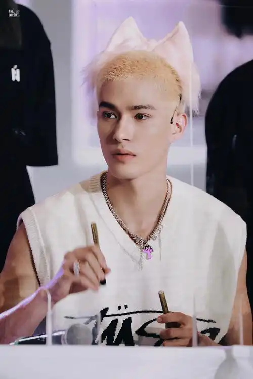 米卡超话#米卡1221生日快乐#抖一下@into1-米卡