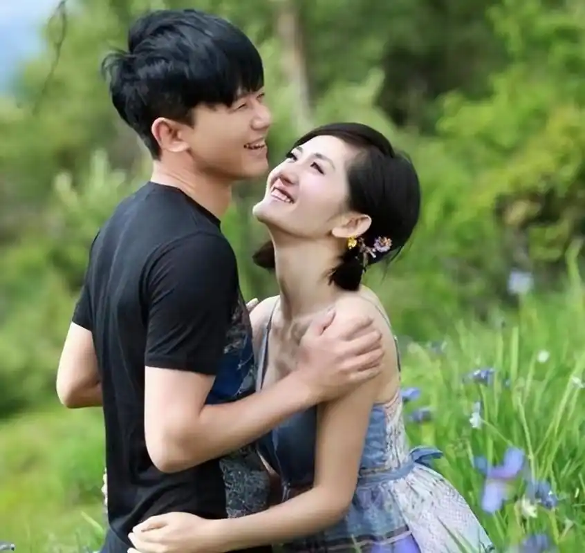 谢娜张杰一家五口香港游玩,公开感谢王祖蓝安排,网友:给钱了 8月16日