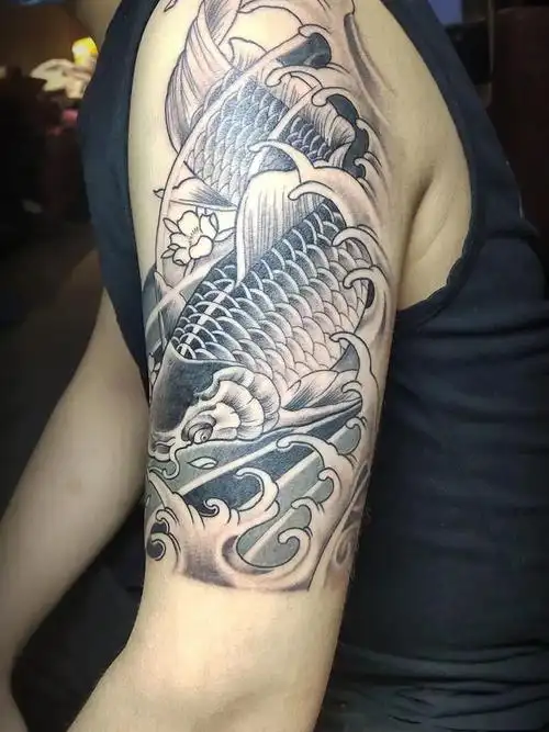 大臂鲤鱼,空白位置预留接半甲_纹身图案手稿图片_虎啸堂的纹身作品集