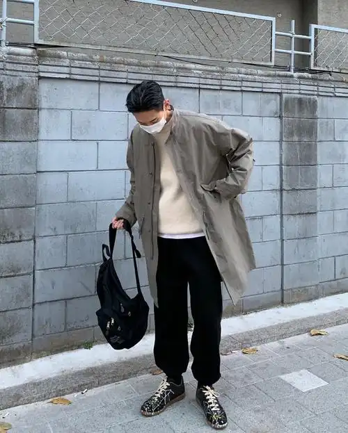 是男生们需要了解的搭配技巧,在寒冷的冬天,如果选择一些暖色调的衣服