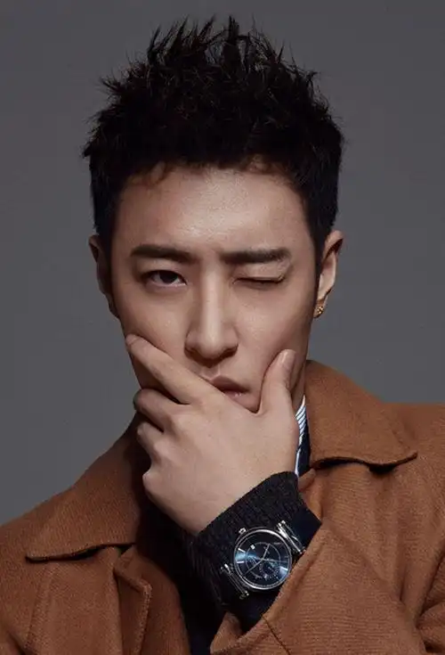 潘玮柏帅气不羁时尚杂志封面大片