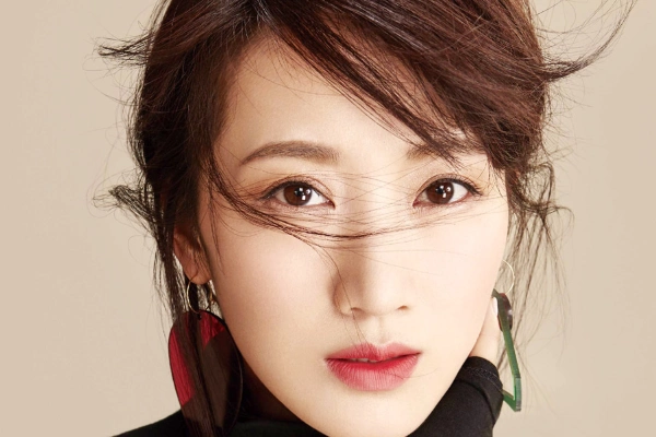 陈道明女儿陈格与李念是同一个人吗