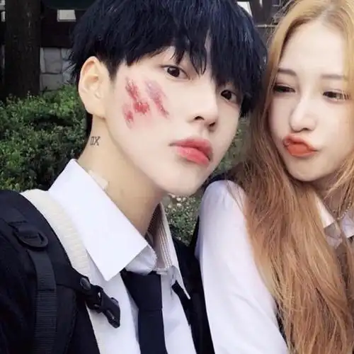 微信超流行情头一男一女高冷霸气,情侣头像图片-回车桌面