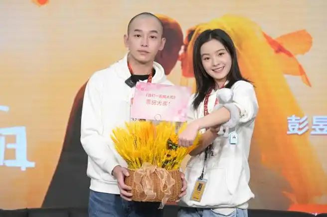 春节茶话会##彭昱畅头好圆##李庚希老公姐