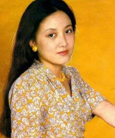 为了邓婕,张国立"抛弃"的前妻罗秀春,现如今怎么样了?