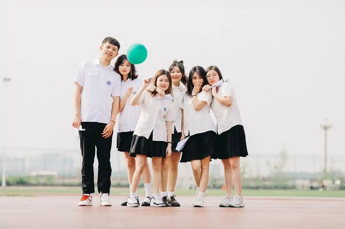 毕业照(6人)万能拍照姿势合集!