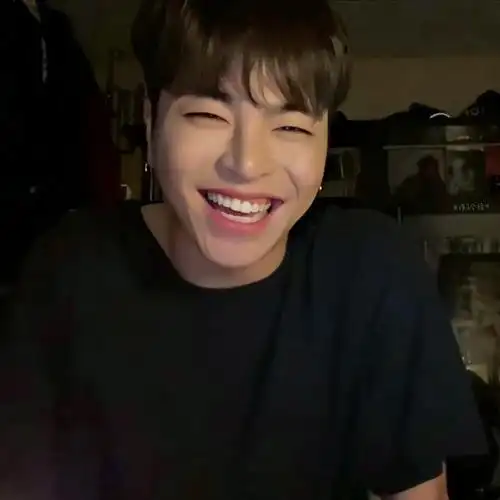 咧嘴笑真的感染力很强来感受快乐