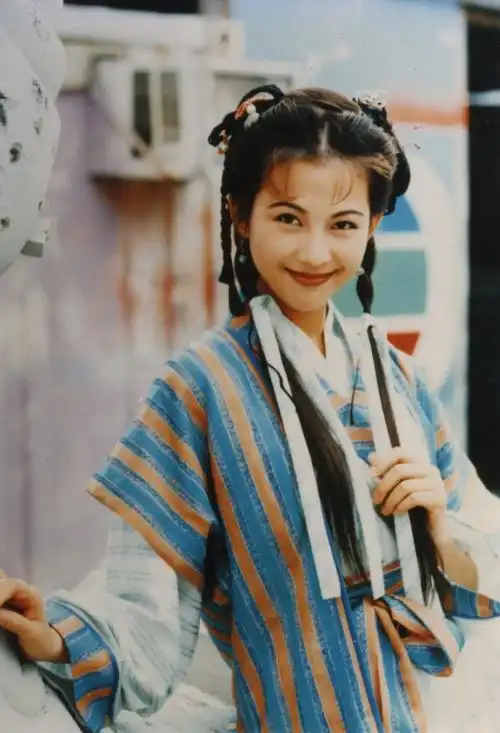 回顾蔡少芬嫁重庆小丈夫婚后连生三胎如今一家五口其乐融融