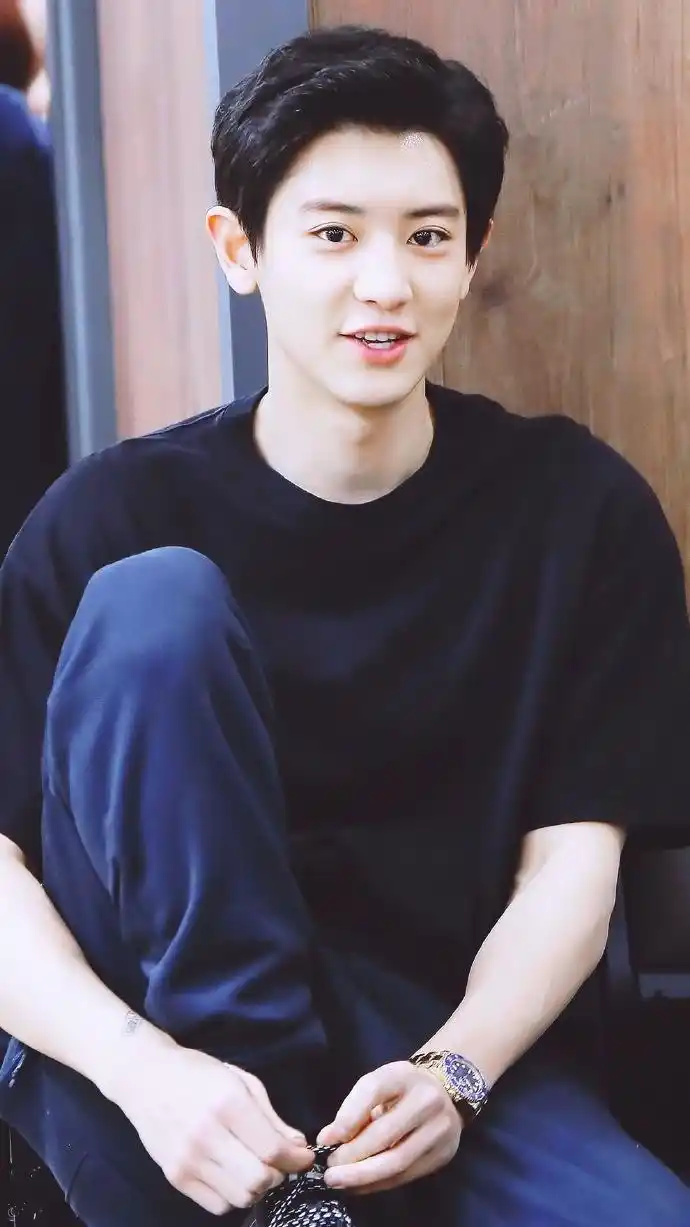 朴灿烈壁纸##livephoto全聚合# 是你们的老.