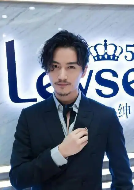 陈晓胡子造型man爆了网友:羡慕陈妍希