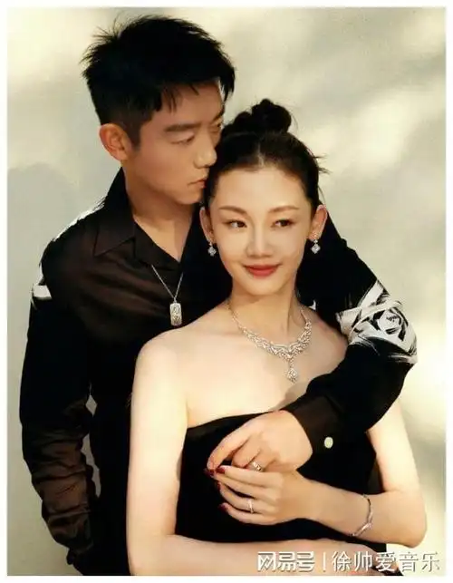 无婚纱照,有真爱!郑恺和苗苗的新时代爱情观引发深思