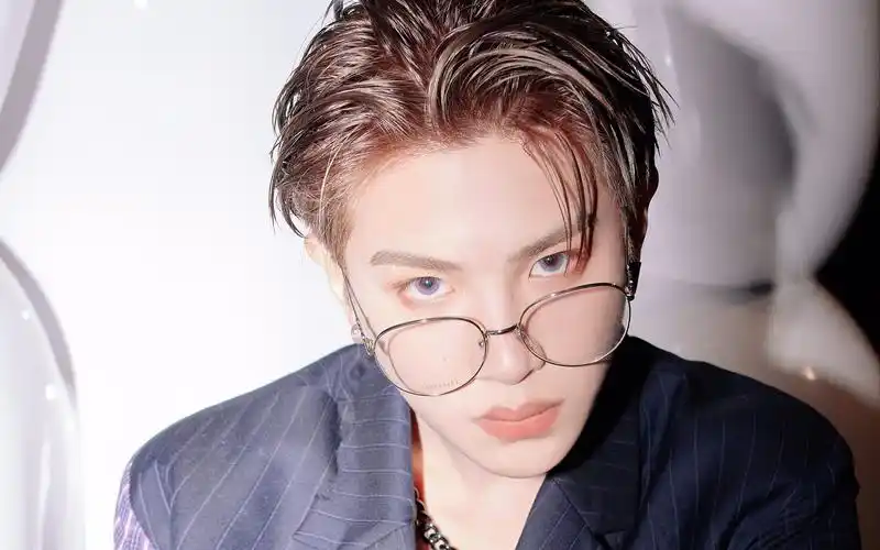 【justin黄明昊】黄明昊湿发变装绝了,我不允许还有人没看过这段变装