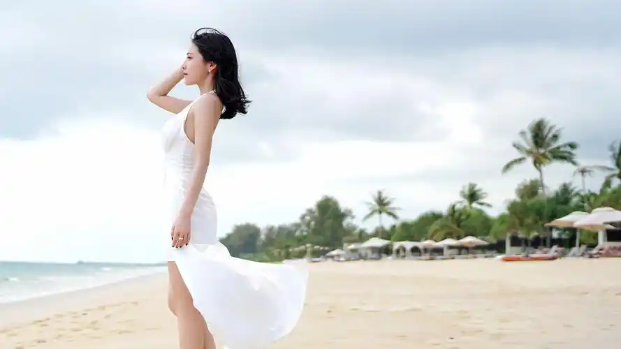 清纯女神施忆佳kitty海边沙滩写真高清壁纸