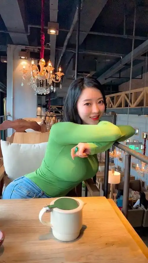 重庆瑜伽女王110斤微胖身材一张生活照走红让人好羡慕