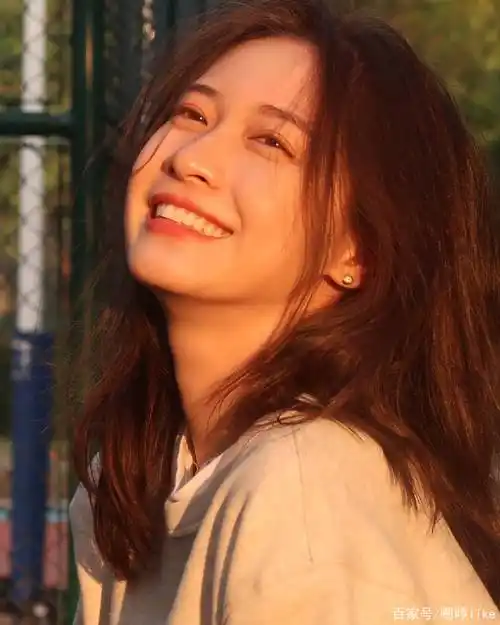 笑容能治愈一切的说说(小孩子笑容可以治愈一切句子)