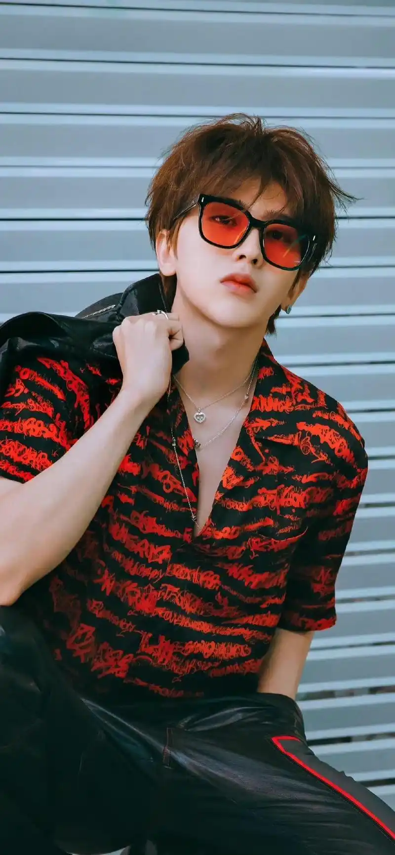 蔡徐坤高颜值明星无水印高清写真壁纸