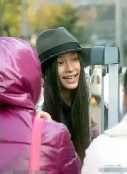 angelababy素颜和黄晓明出街丑到黄晓明都受不了