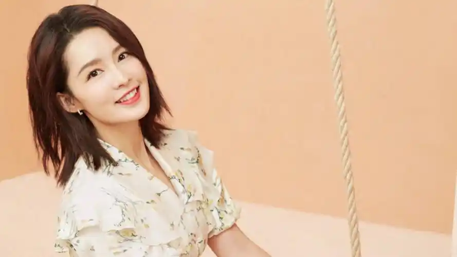 李沁清新少女风壁纸(4/9)