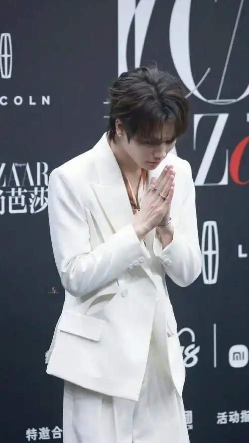 内娱生图免检的明星#来看林彦俊生图小合集!