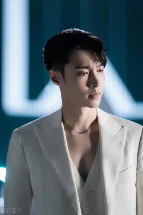 张艺兴:不为人知的家族背景,他的豪门身份被曝光了吗?