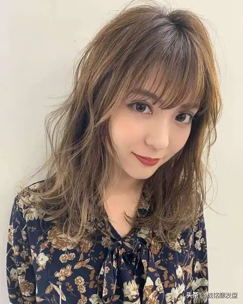 这10款精致时尚的长卷发今夏很流行,想换发型的小姐姐快来看看!