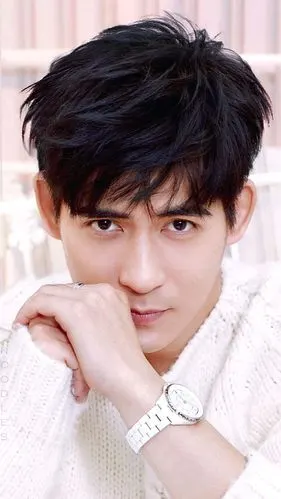 深邃的眼眸 高挺的鼻子 从小到现在,最喜欢的样子