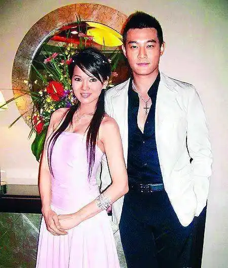 伊能静当年与黄维德牵手,未修成正果,如今现任老公秦昊甜蜜宠妻