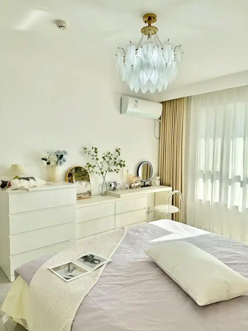 普通人穷装的15平卧室简单但很温馨