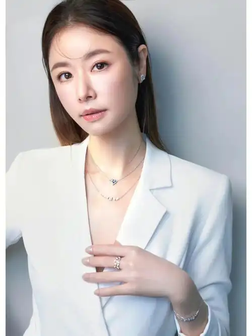 林心如演绎chaumet约瑟芬新作