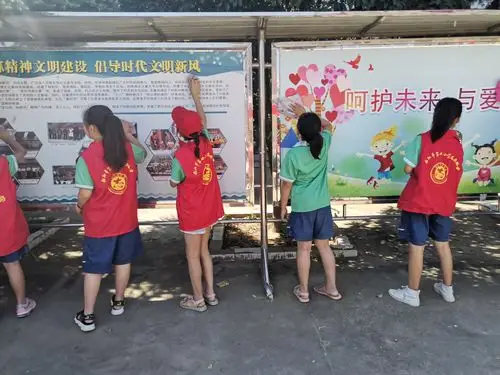 为创城添光彩--示范区双铺小学少先队员走进双铺社区开展志愿服务活动