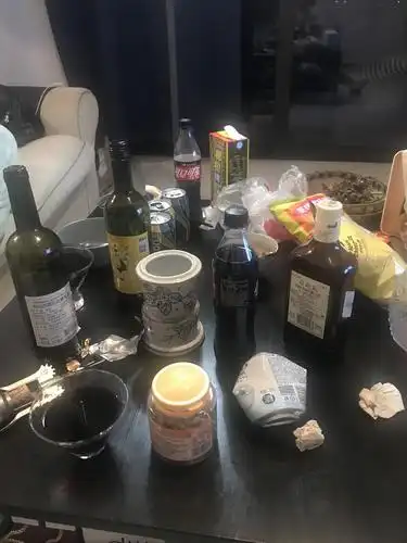 同样是在朋友家喝酒总之,一个人住真的太太太舒坦了.