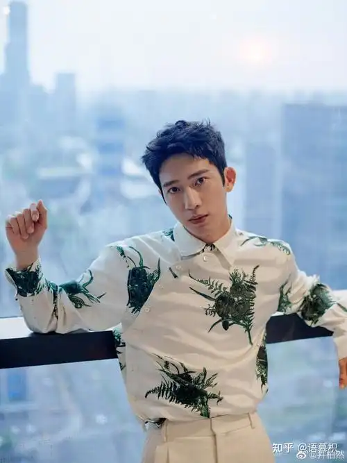 井柏然曾热恋倪妮,理想型是baby,爱收藏袜子 - 知乎