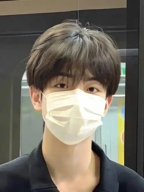 一眼万年的发型微分碎盖