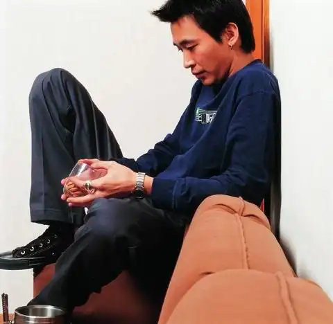 叛逆偶像黄立行从猿到人组图