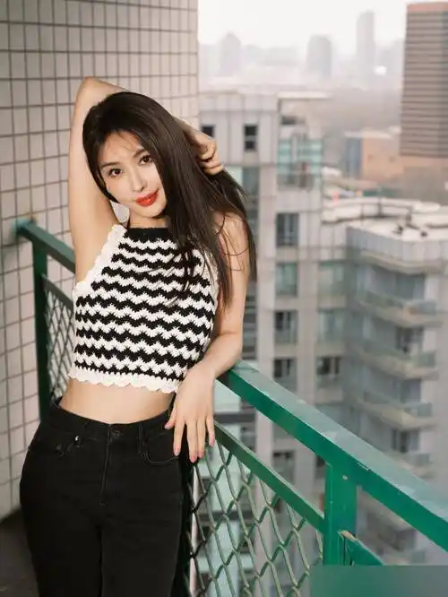 不过李菲儿本人看起来并不是很着急,现在的她重新低调的生活,参加节目