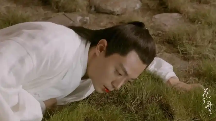 花千骨48花千骨与子画重逢千骨一掌就把师傅打趴了