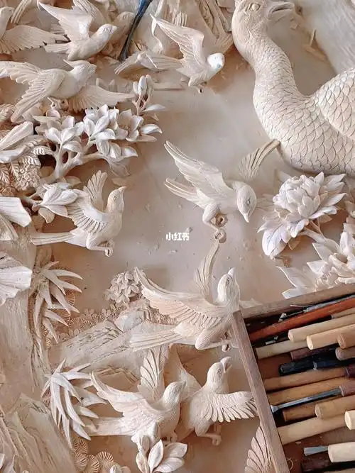 百鸟朝凤木雕背景雕刻完成纯手工雕刻