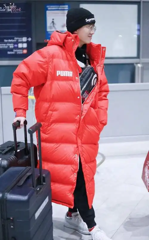 240105任嘉伦机场造型获赞粉丝热议青春潮流风