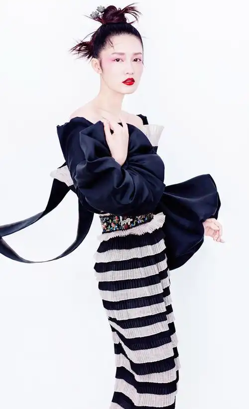 李沁时尚芭莎美人图封面大片