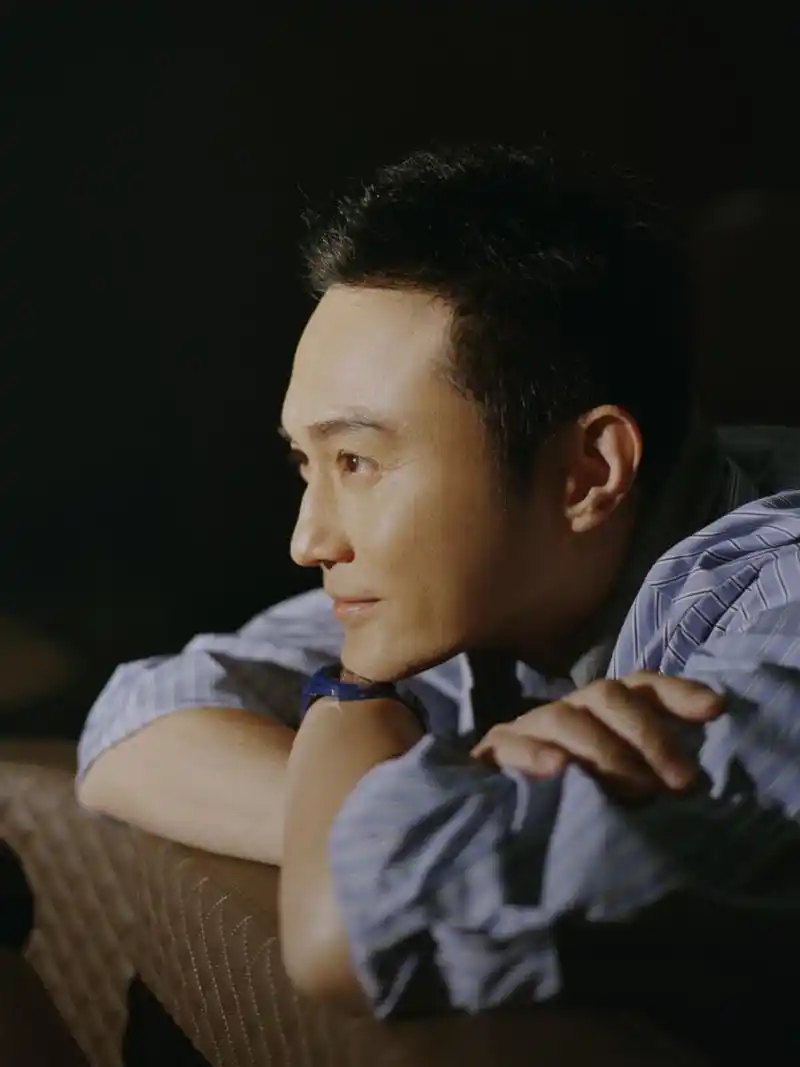 我给张智霖拍的胶片 张智霖哥哥点了点我的酒窝,我拍了拍照片送给他.