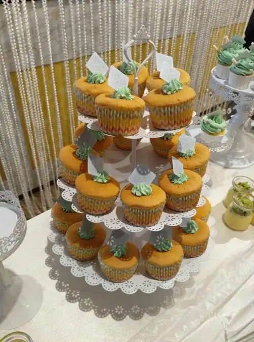 婚宴门口精致又美味的小点心,极大的吸引了吃货们的眼球.