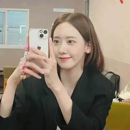 林允儿 头像 /图源见logo 676767侵删