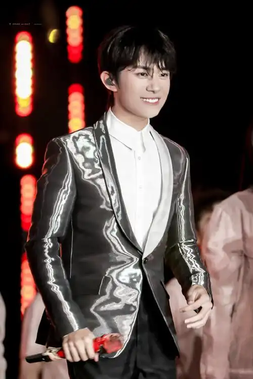 易烊千玺 湖南卫视跨年演唱会